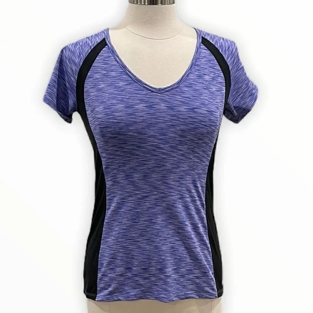 Ideology V-Neck Semi-Fitted T-Shirt in Size Small